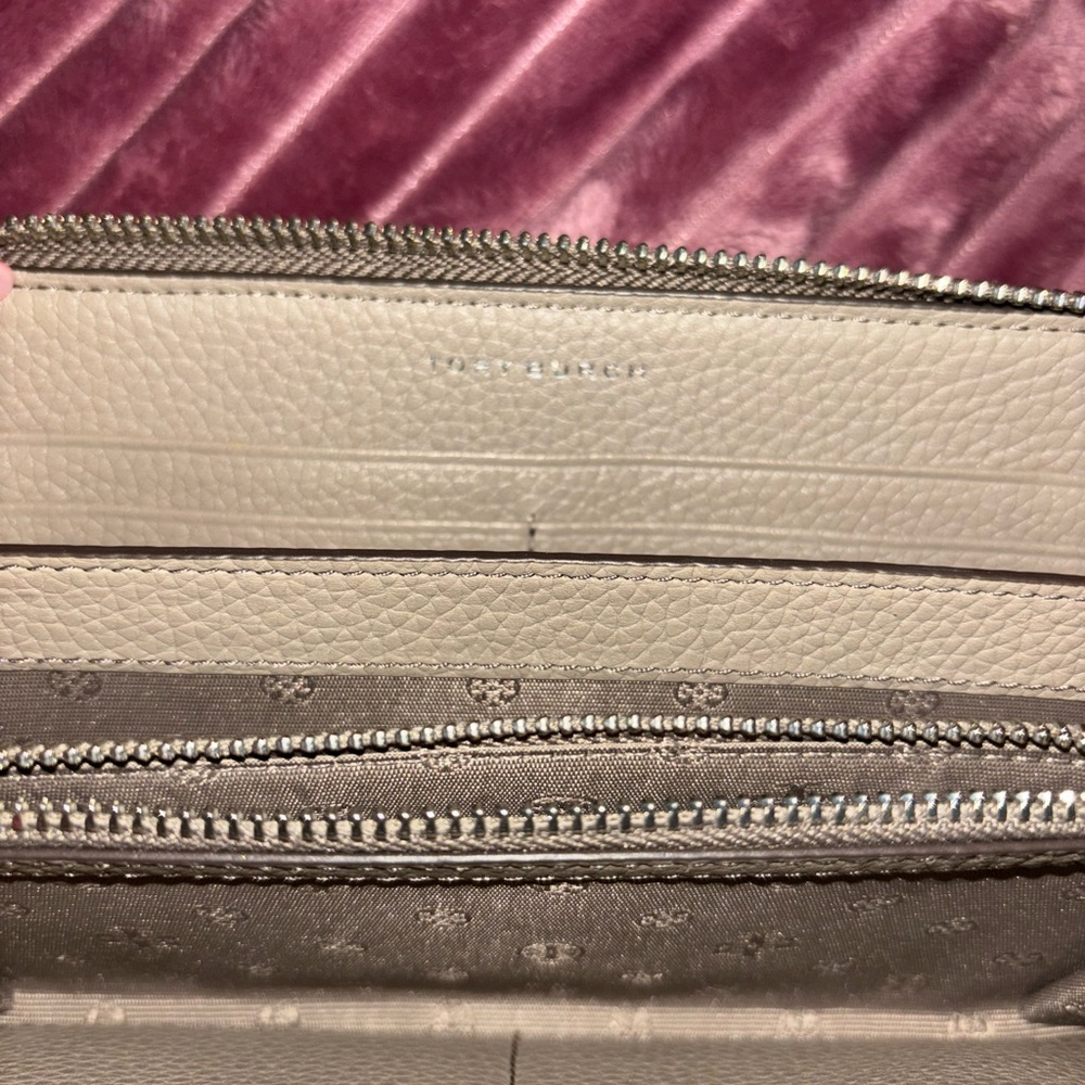 Tory Burch | Thea Multi-Gusset Zip Continental Wallet - Picture 4 of 6